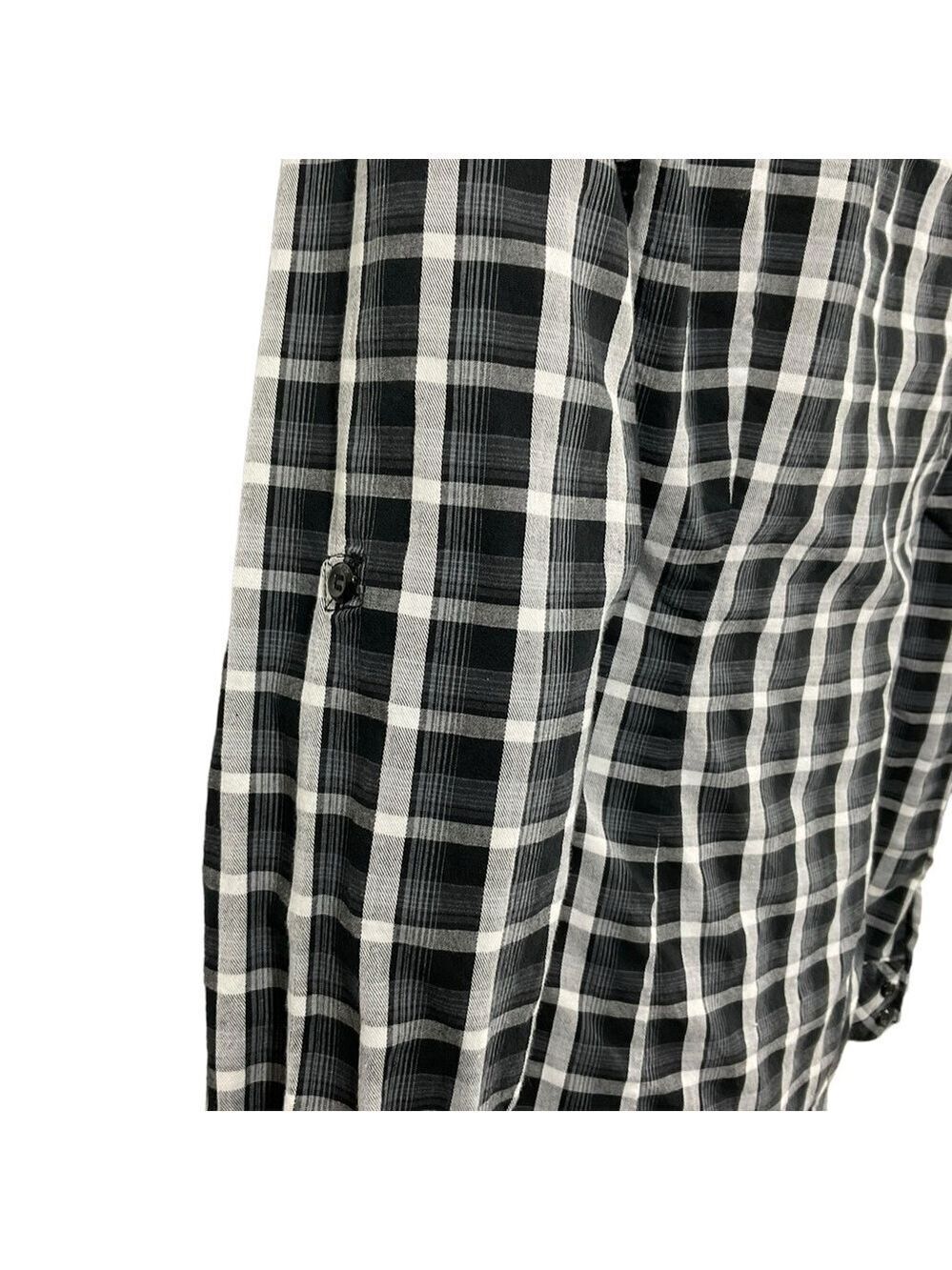 Guess Plaid Button down Blouse size Medium front pockets & roll up sleeves - Picture 7 of 9